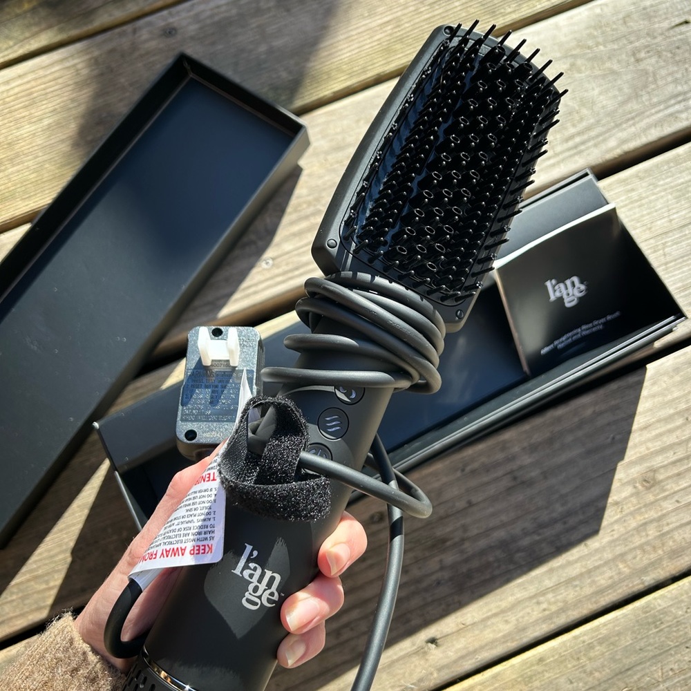 Straightening brush dryer